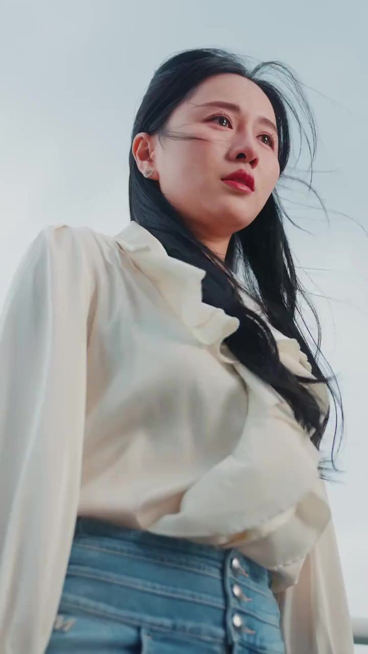 广告女王海报