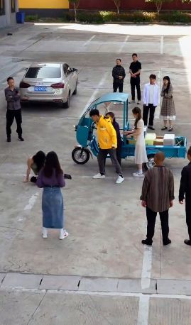天选打工人（娶到完美女上司）海报
