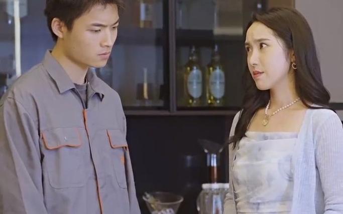 成为快递员后，我有了七个老婆海报